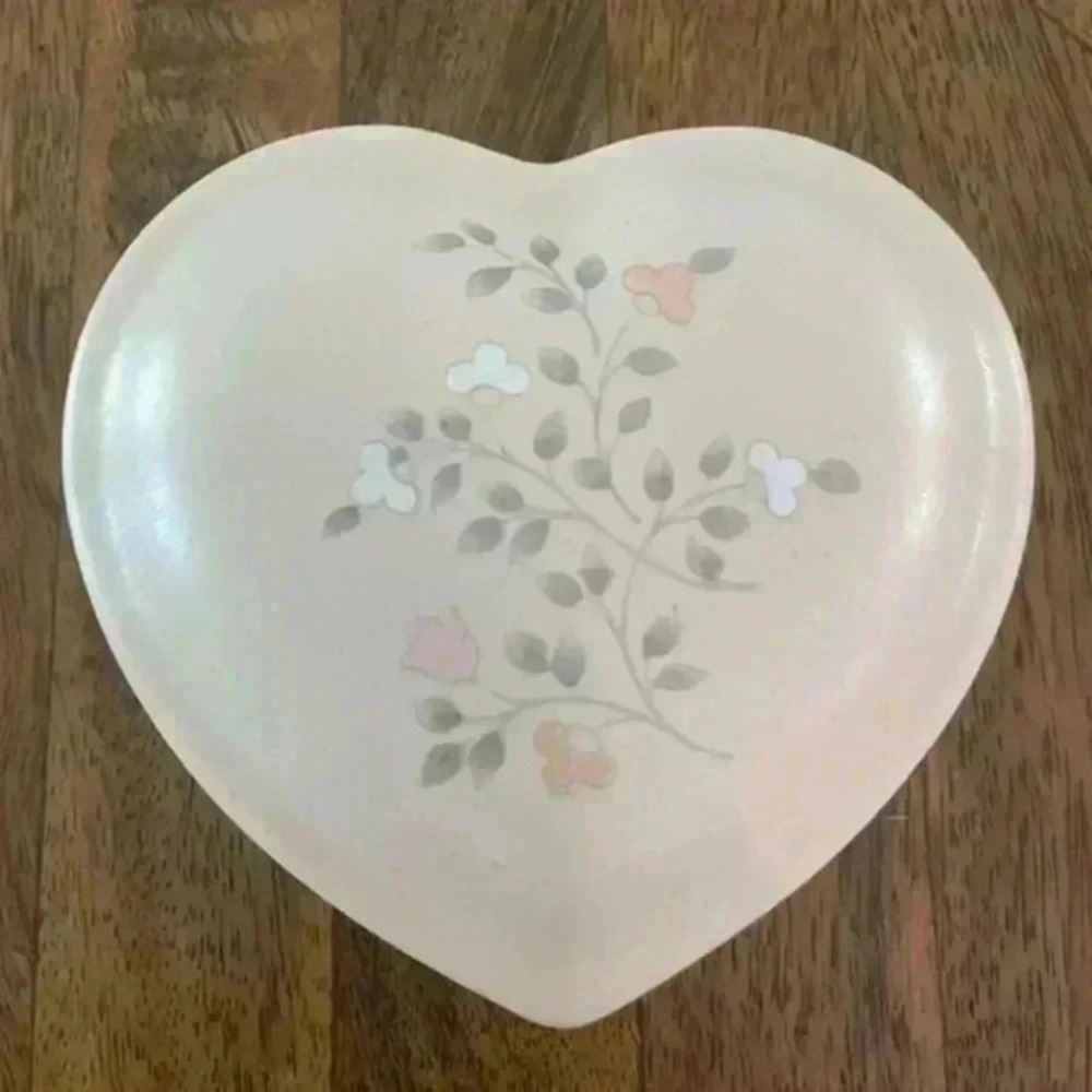 Pflatzgraff heart shaped trinket box and lid with floral decoration